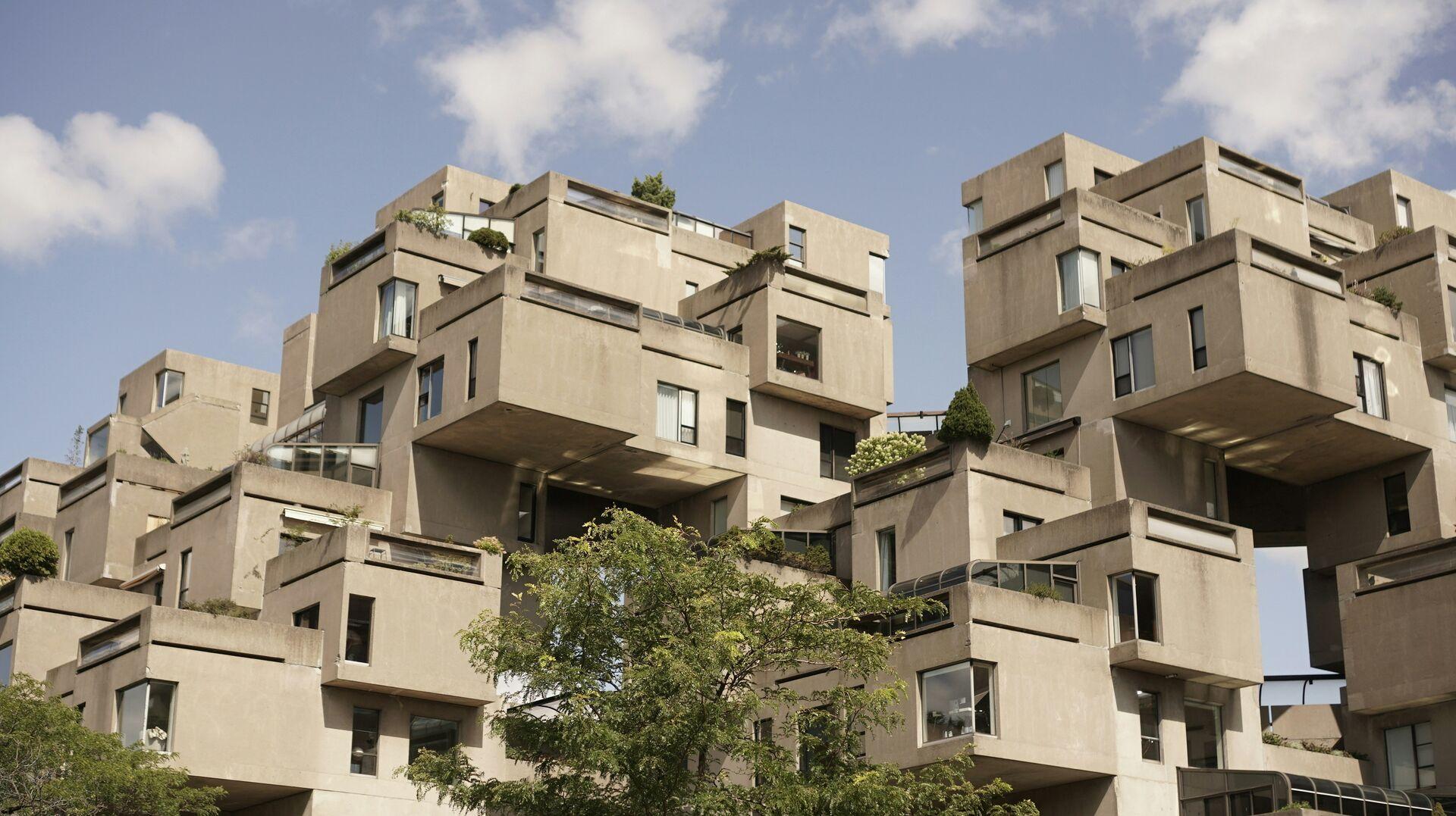 Habitat 67 in Montreal: a building made of a jumble of boxes piled haphazardly amongst each other