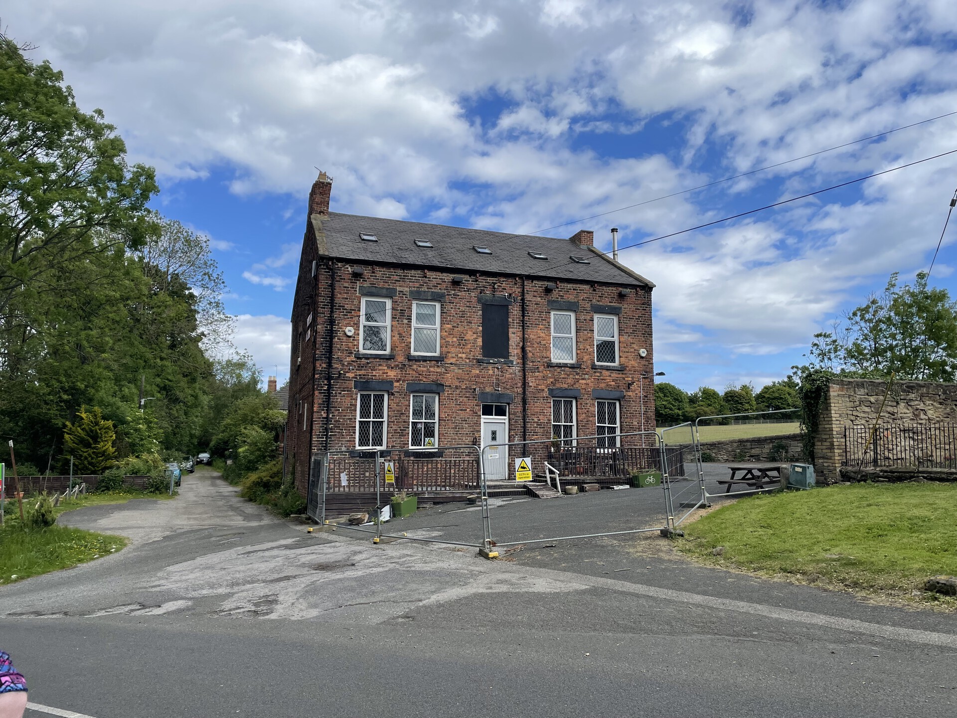 Continuing in the tradition of closed pubs along the Weardale Way, the old Smiths Arms was closed in October 2020 w/ no plans to reopen anytime soon